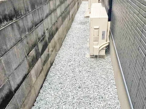 犬走り 防犯砂利敷き バラス砕石 防草シート加工