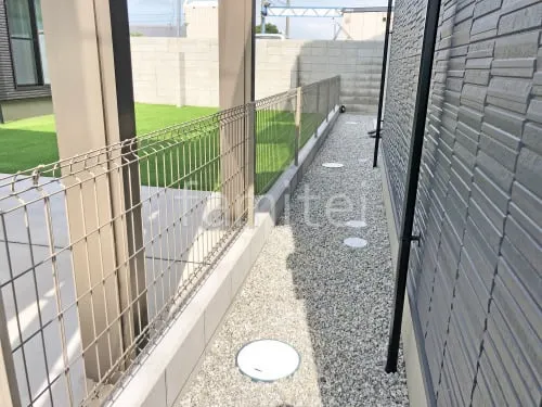 犬走り 防犯砂利敷き バラス砕石 防草シート加工