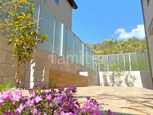 タイルデッキ 東洋石創 ヴィジュアル 目隠しフェンス塀 LIXIL AB YT1型 採光パネル