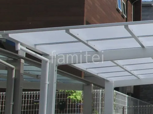 本体色：ナチュラルシルバー  屋根色：クリアマットＳ(熱線遮断）