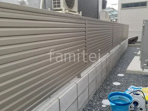 境界フェンス塀 YKKAP シンプレオ13F型 横ルーバー CBブロック積