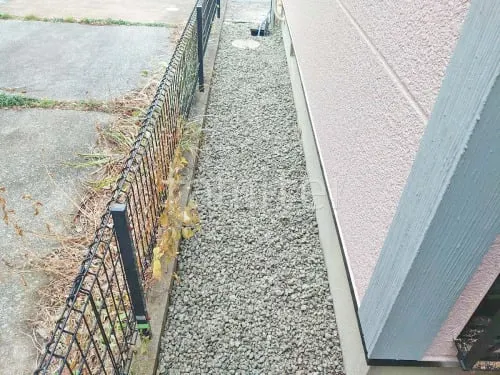 犬走り 防犯砂利敷き バラス砕石 防草シート加工