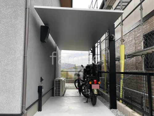 柱色 ブラック 屋根色 ナチュラルシルバーF