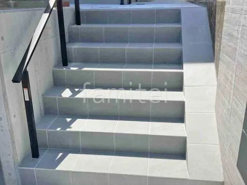 玄関アプローチ階段 床タイル貼り LIXIL ベスパ