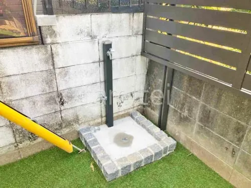 立水栓 ユニソン スプレスタンド60 蛇口2個 ピンコロ囲い水受け(パン) 土間モルタル仕上げ 洗い場