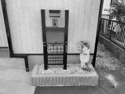 宅配ボックス門柱 （機能門柱 ） YKKAP ポスティモαIII C型 の外