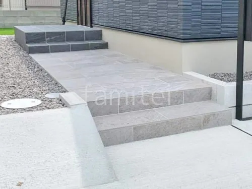 玄関アプローチ 床タイル貼り LIXIL ピエトラクォーツ