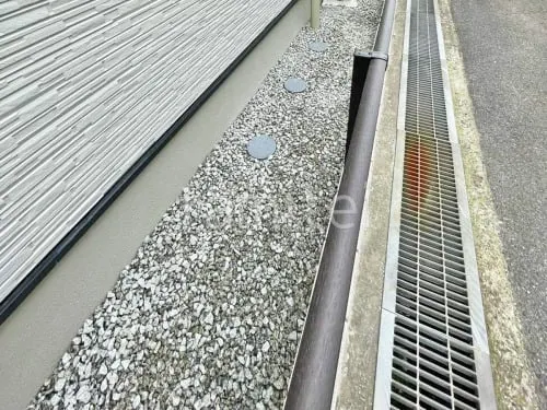 犬走り 防犯砂利敷き バラス砕石 防草シート加工