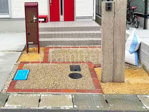 玄関アプローチ 床洗い出し仕上げ 茶ビリ