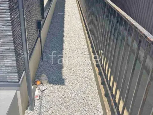 犬走り 防犯砂利敷き バラス砕石 防草シート加工