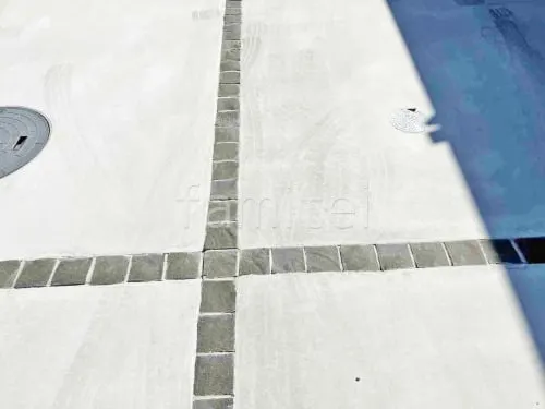 ピンコロ石目地