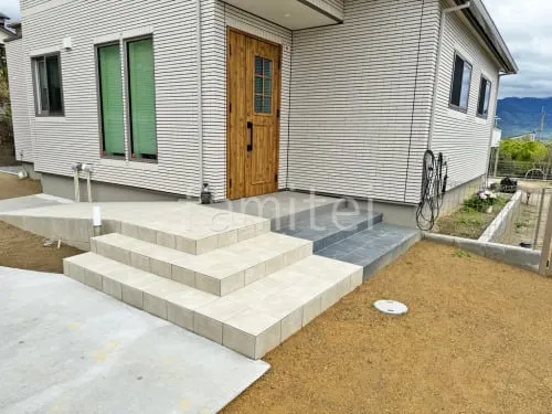 玄関アプローチ階段 床タイル貼り LIXIL パセオ