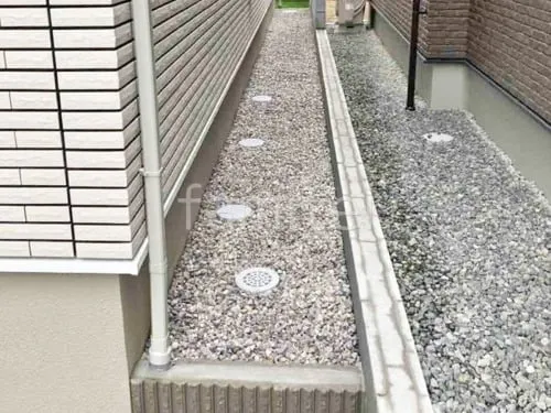 犬走り 防犯砂利敷き バラス砕石 防草シート加工