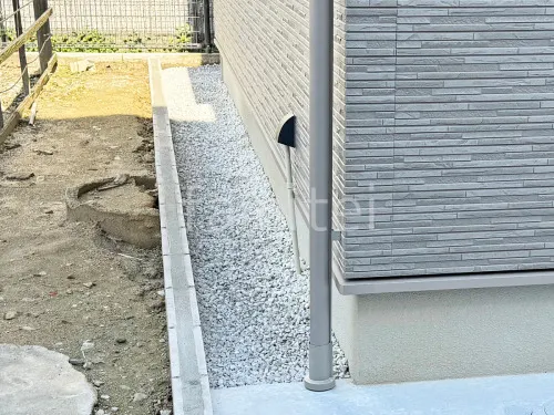 犬走り 防犯砂利敷き バラス砕石 防草シート加工