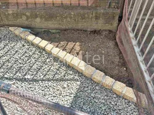 ピンコロ石花壇