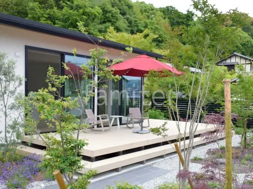 人工木デッキ  LIXIL 人工木 樹ら楽ステージ 