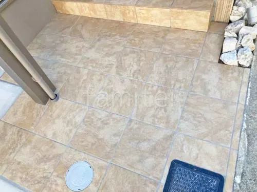 玄関アプローチ 床タイル貼り リビエラ エタニティ