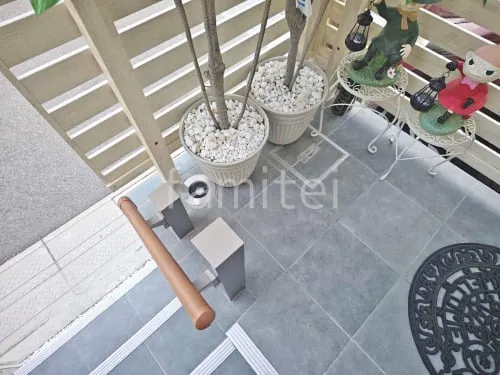 玄関アプローチ 床タイル貼り LIXIL パセオ