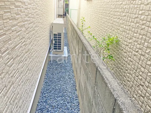 犬走り 防犯砂利敷き バラス砕石 防草シート加工