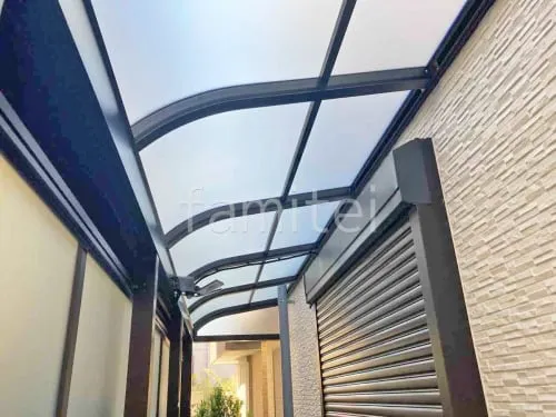 １階テラス屋根 （雨除け） YKKAP ソラリアR アール屋根 スタンダード 壁付