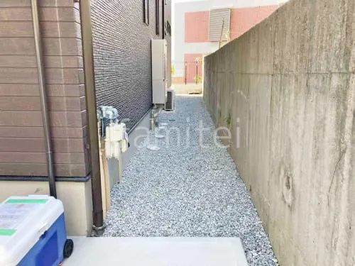 犬走り 防犯砂利敷き バラス砕石 防草シート加工