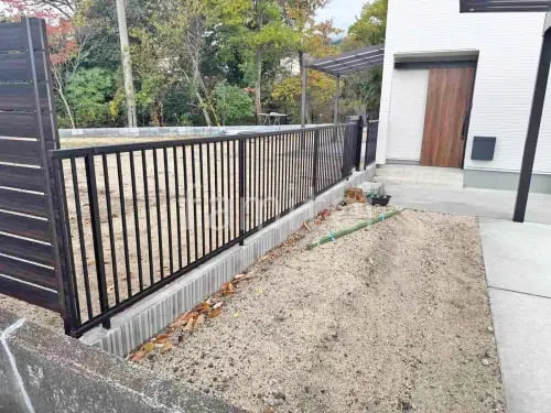 アルミ形材 フェンス YKKAP シンプレオT1型 縦格子22本 