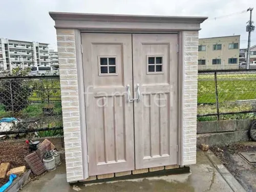 ディーズガーデン おしゃれ木製調FRP物置 ディーズガーデン カンナフレンチシックD70 工事付 おしゃれ物置