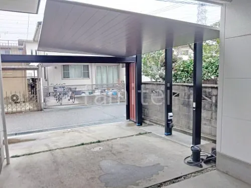 柱色 ブラック 屋根色 シャイングレーF