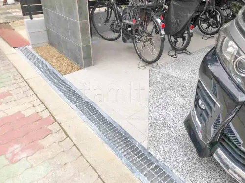 玄関アプローチ 床タイル貼り LIXIL グレイスランド