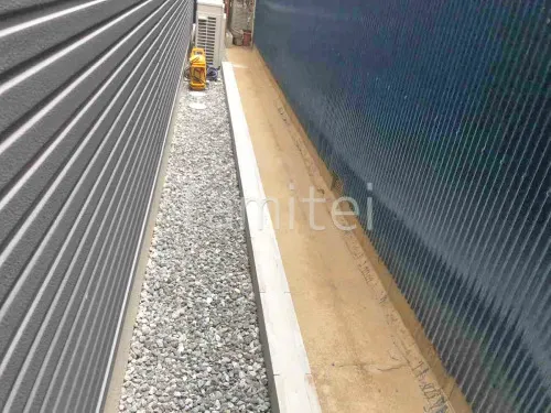 犬走り 防犯砂利敷き バラス砕石 防草シート加工