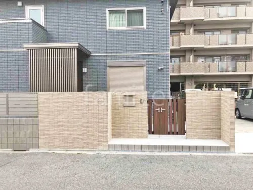 モダン門柱 壁タイル貼り LIXIL セラヴィオS 郵便受けポスト YKKAP エクステリアポストG3型