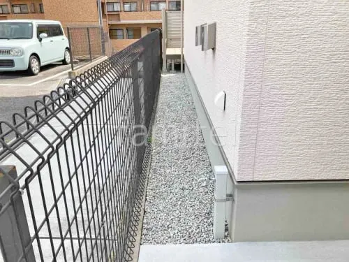 犬走り 防犯砂利敷き バラス砕石 防草シート加工