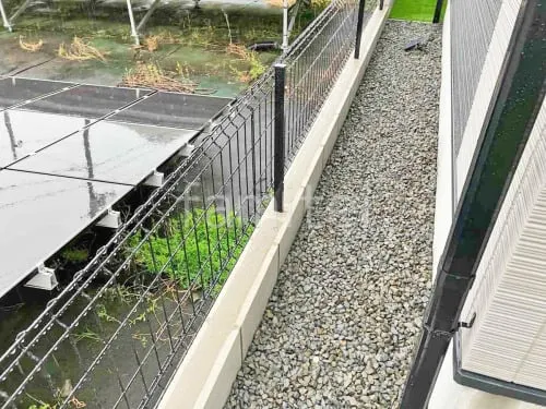 犬走り 防犯砂利敷き バラス砕石 防草シート加工