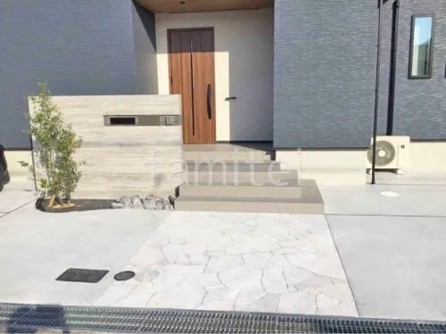 玄関アプローチ 床石貼り 乱形石 石英岩