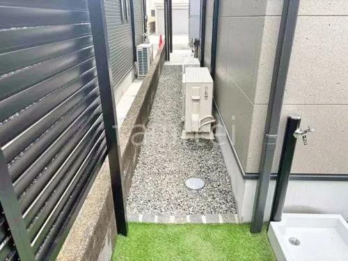 犬走り 防犯砂利敷き バラス砕石 防草シート加工