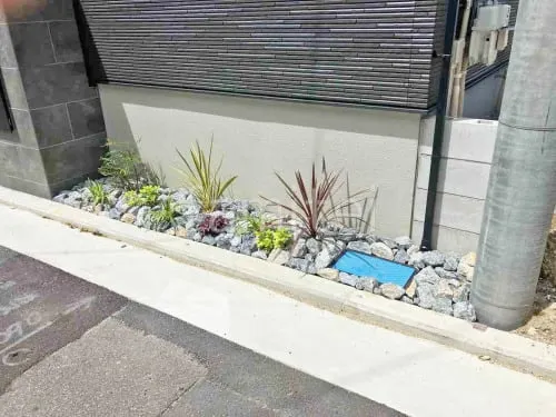 ロックガーデン 割栗石敷き 下草 植栽