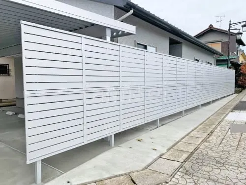 機能門柱 YKKAP シンプレオポストユニット1型の外構施工例（現場