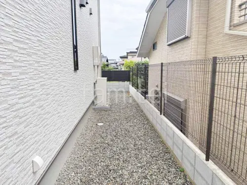 犬走り 防犯砂利敷き バラス砕石 防草シート加工