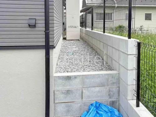 犬走り 防犯砂利敷き バラス砕石 防草シート加工