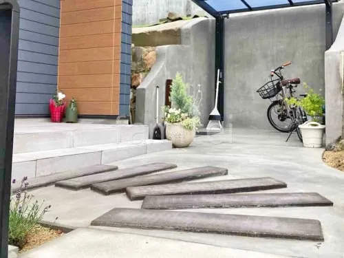 玄関アプローチ コンクリート製枕木(擬木) 東洋工業 ヴィンテージウッドスリーパーペイブ