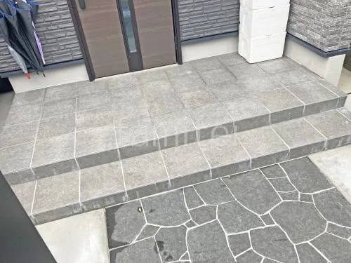 玄関アプローチ階段 床タイル貼り LIXIL コンテII