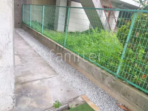 犬走り 防犯砂利敷き バラス砕石 防草シート加工