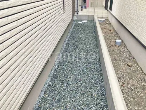 犬走り 防犯砂利敷き バラス砕石 防草シート加工