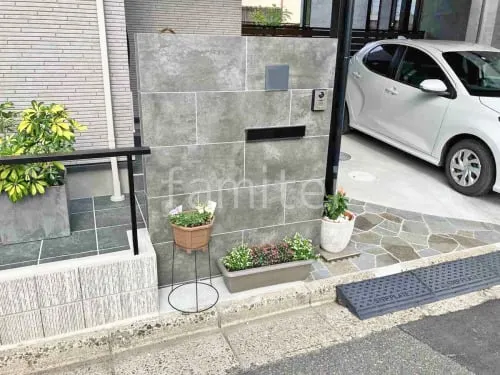 モダン門柱 壁タイル貼り タカショー セラレバンテ 郵便受けポスト ユニソン コラーナ05