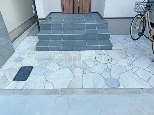 玄関アプローチ 床石貼り 乱形石 石英岩