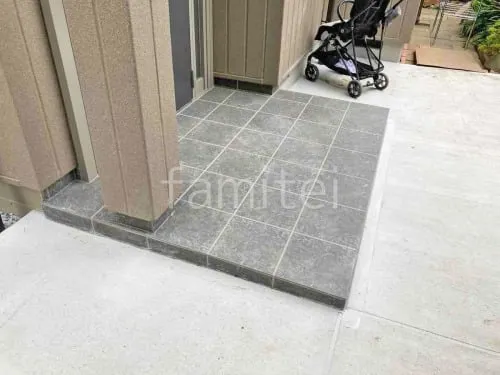 玄関アプローチ 床タイル貼り LIXIL グレイスランド
