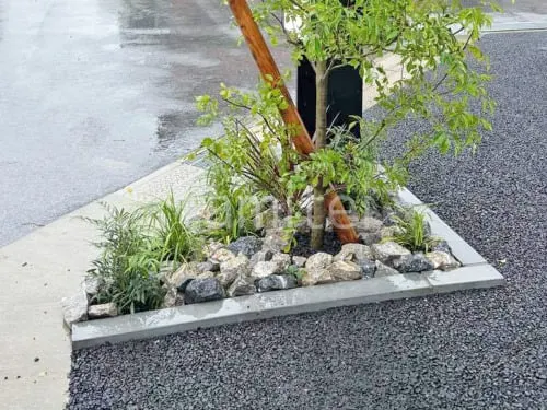 ロックガーデン ぐり石敷き