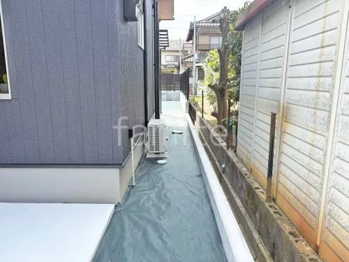 犬走り 防草シート敷き