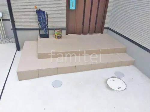 玄関アプローチ階段 床タイル貼り LIXIL コンテII
