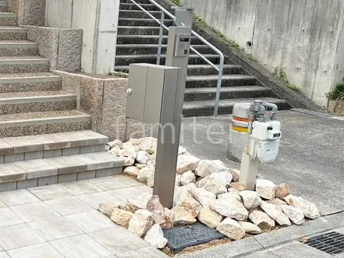 機能門柱 LIXIL アクシィ1型 ロックガーデン 栗石敷き